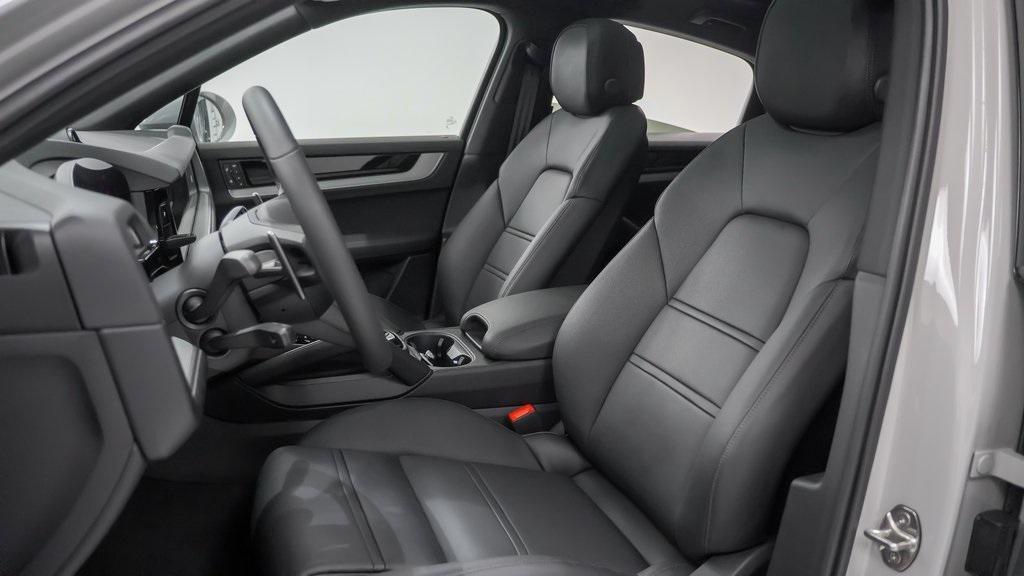 new 2025 Porsche Cayenne car, priced at $109,935