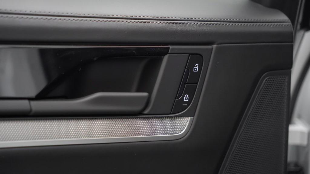 new 2025 Porsche Cayenne car, priced at $134,085