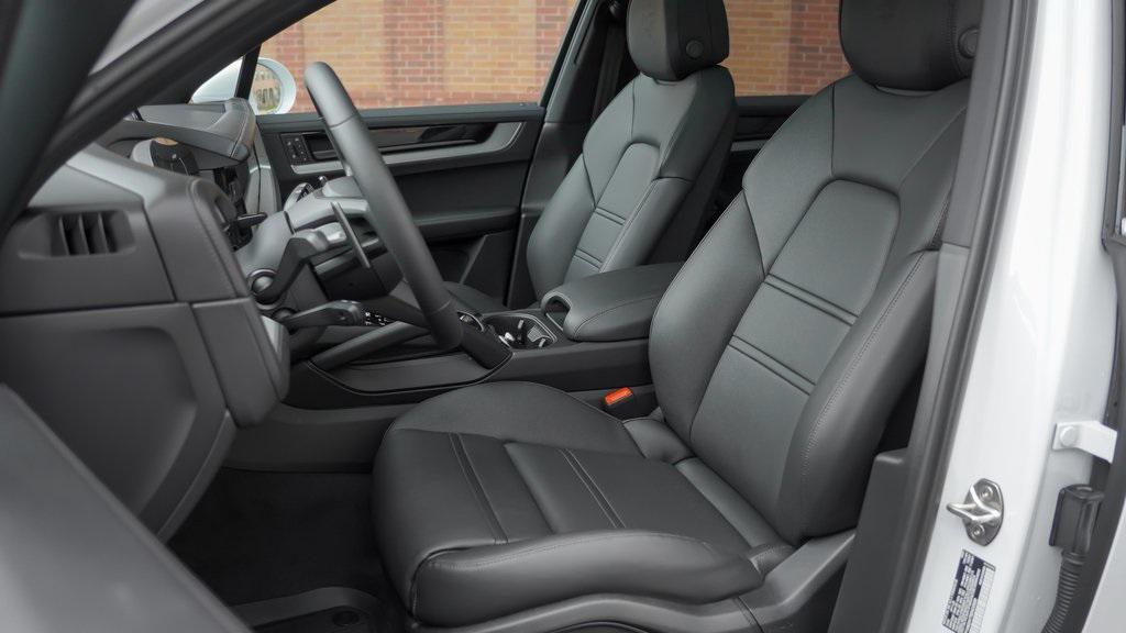 new 2025 Porsche Cayenne car, priced at $134,085