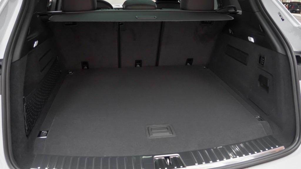 new 2025 Porsche Cayenne car, priced at $134,085