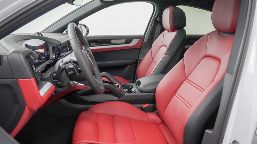 new 2025 Porsche Cayenne car, priced at $116,425