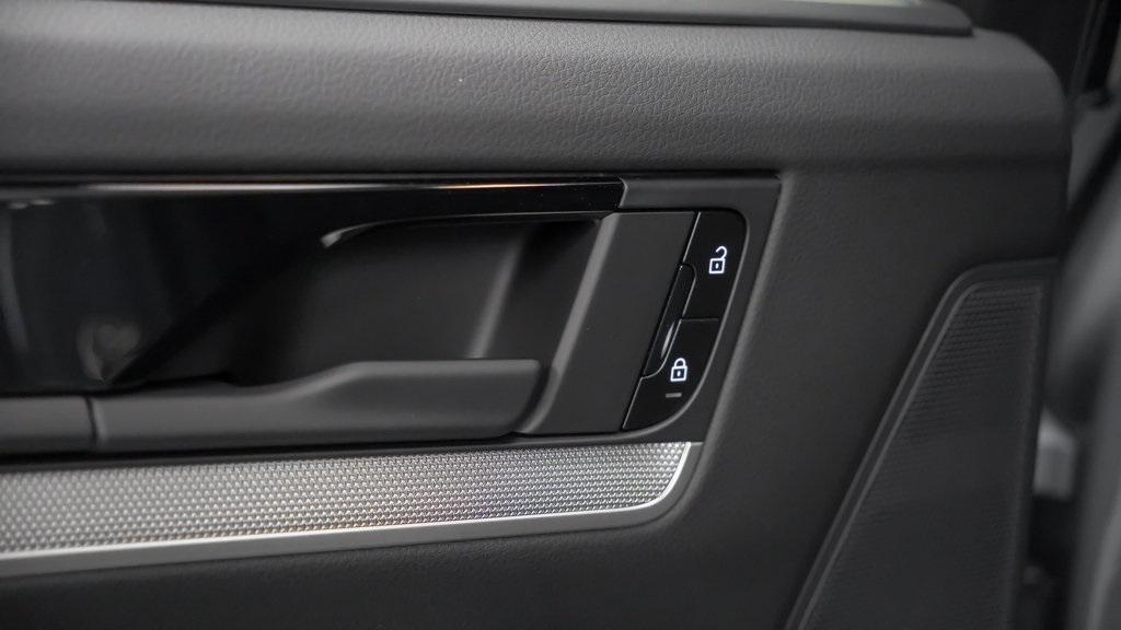 new 2025 Porsche Cayenne car, priced at $111,475
