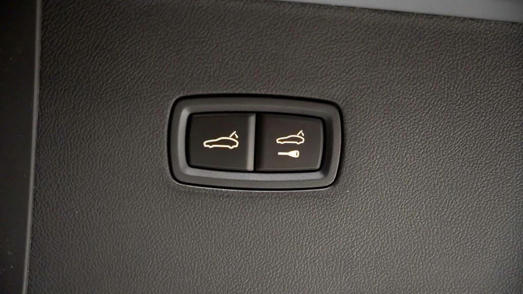 new 2025 Porsche Cayenne car, priced at $111,475