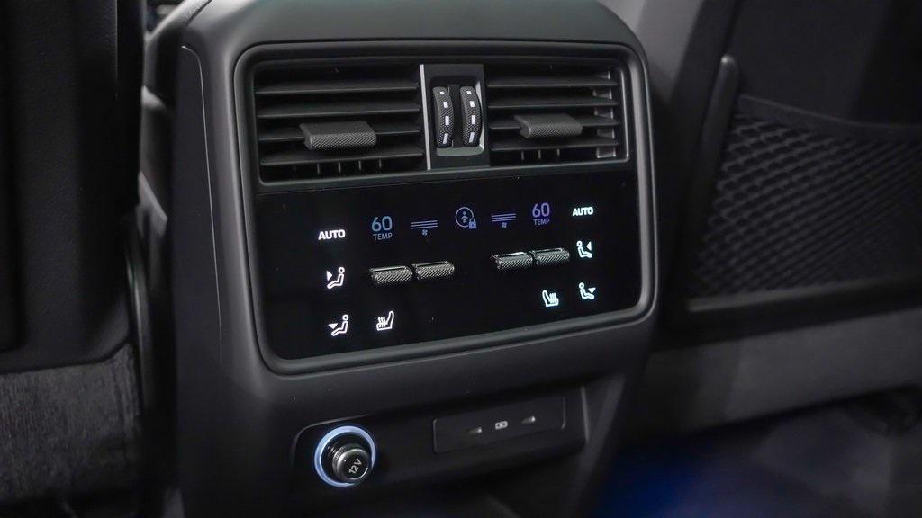 new 2025 Porsche Cayenne car, priced at $106,825