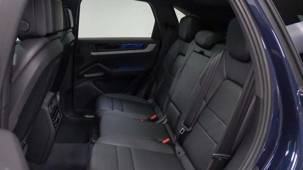 new 2025 Porsche Cayenne car, priced at $106,825