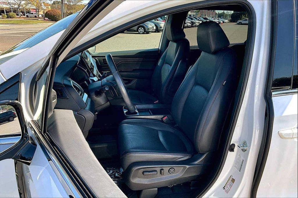 used 2023 Honda Odyssey car, priced at $35,213