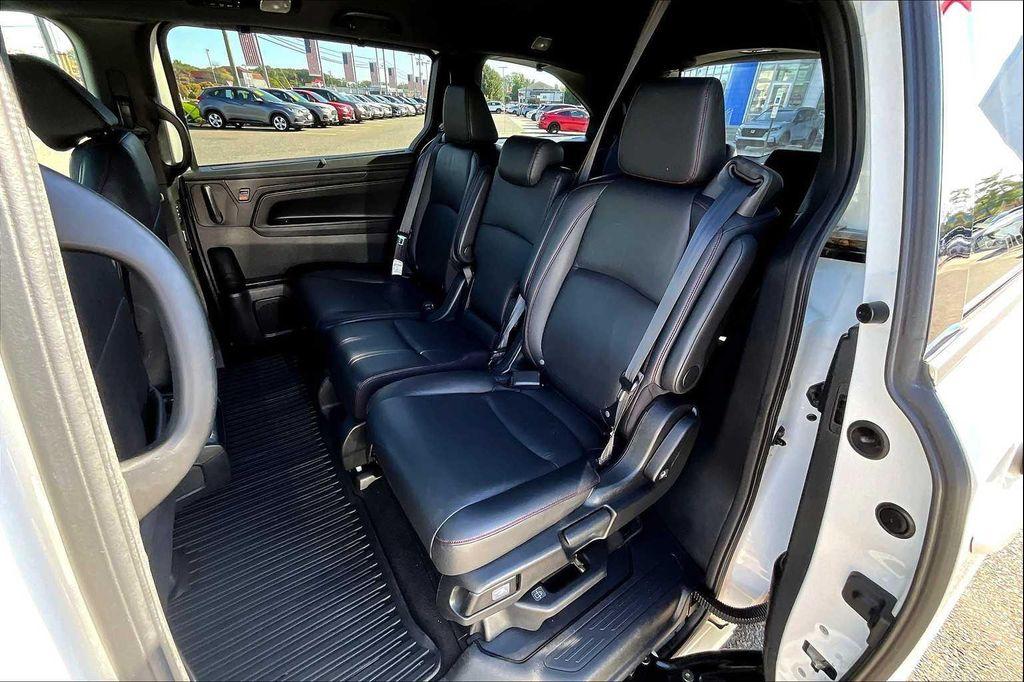 used 2023 Honda Odyssey car, priced at $35,213