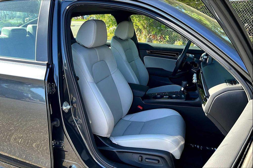 used 2025 Honda Civic Hybrid car, priced at $30,284