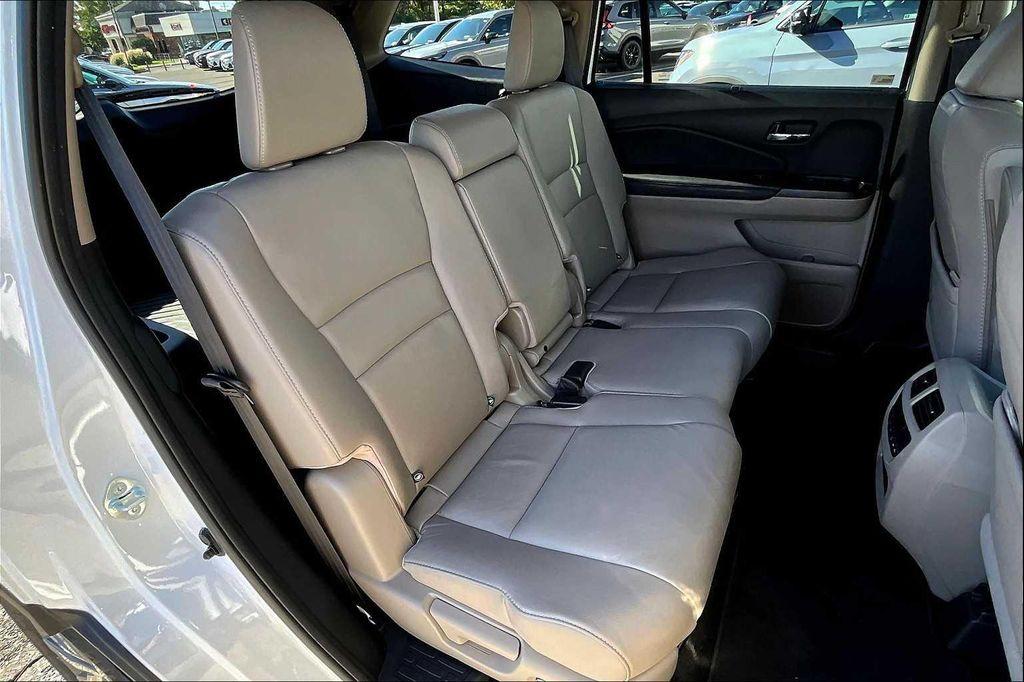 used 2022 Honda Pilot car, priced at $27,787