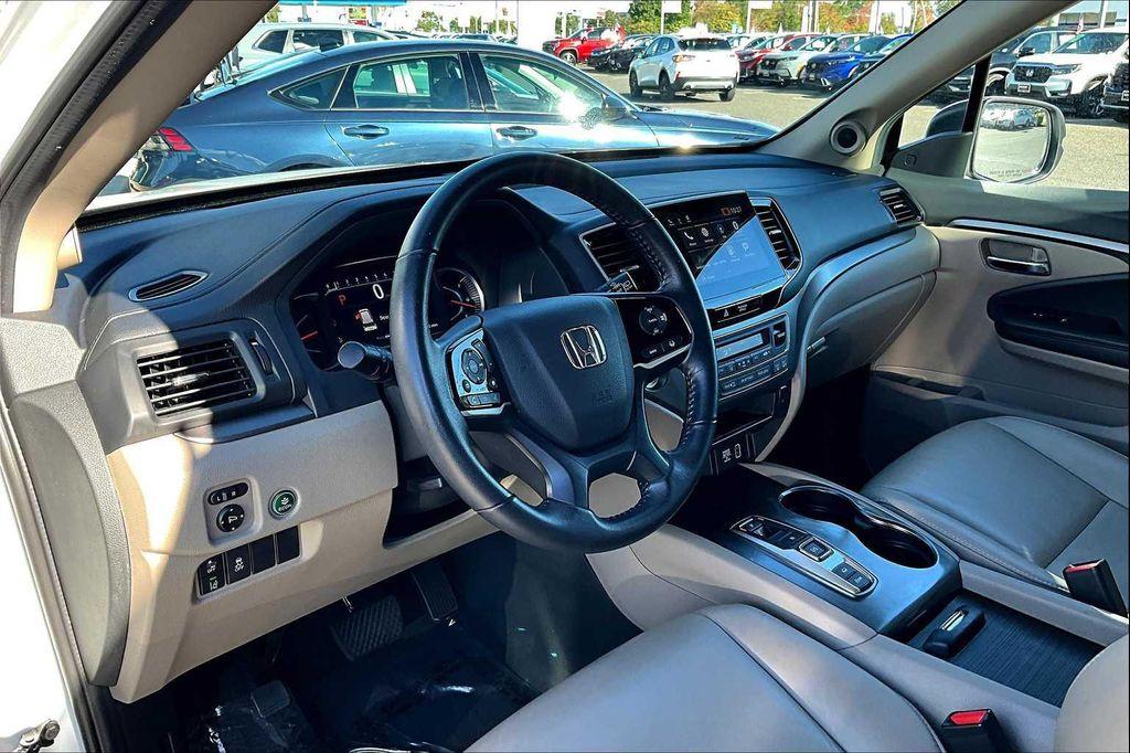 used 2022 Honda Pilot car, priced at $27,787