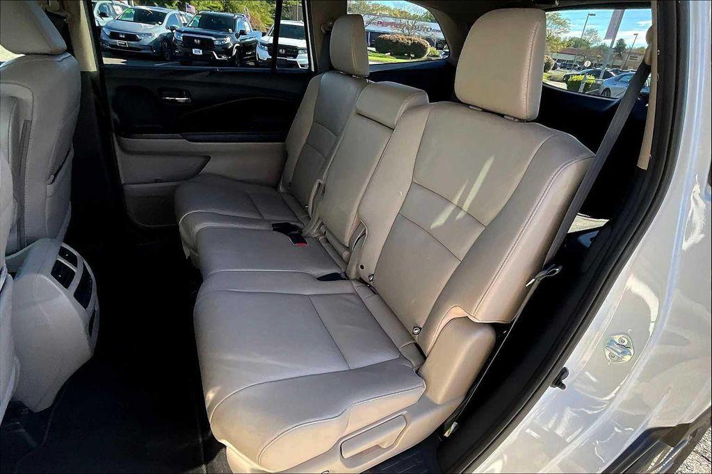 used 2022 Honda Pilot car, priced at $27,787