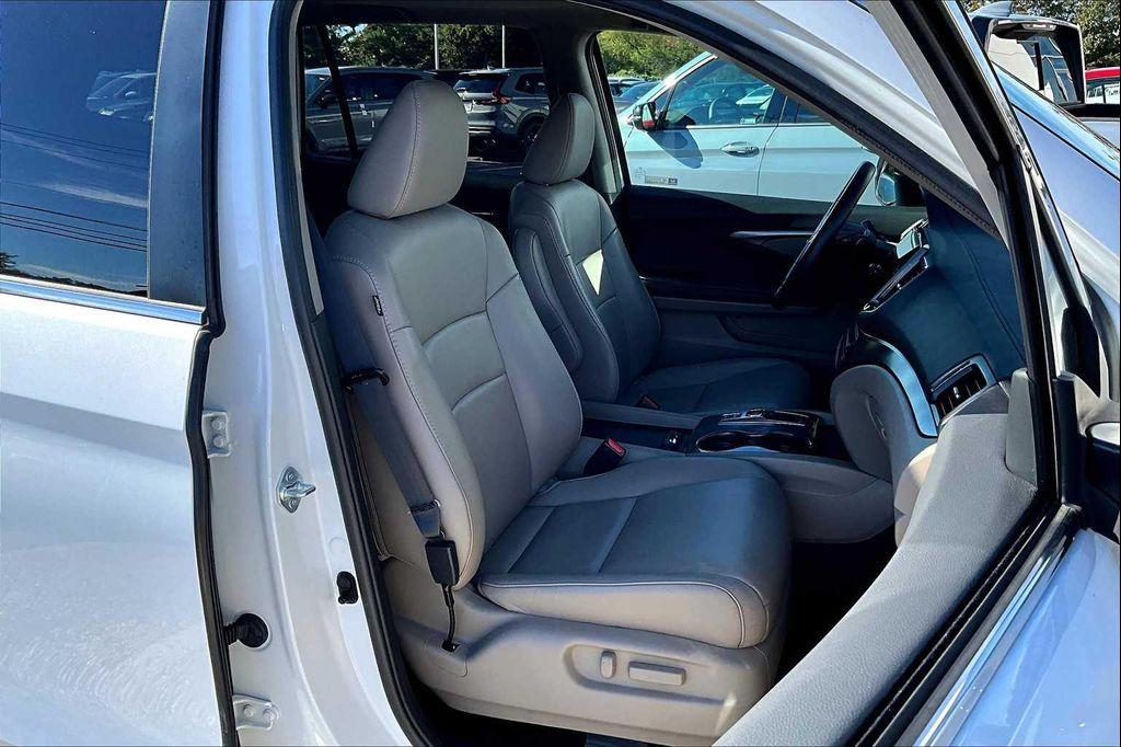 used 2022 Honda Pilot car, priced at $27,787