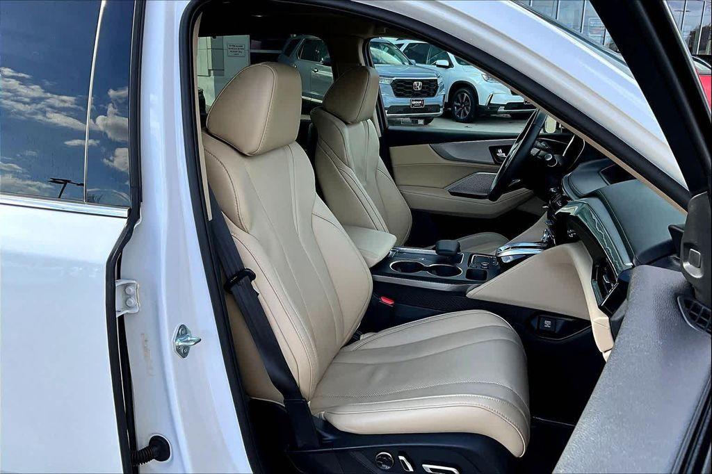 used 2023 Acura MDX car, priced at $39,997