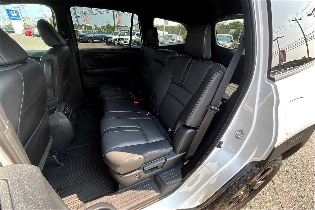used 2022 Honda Pilot car, priced at $33,670