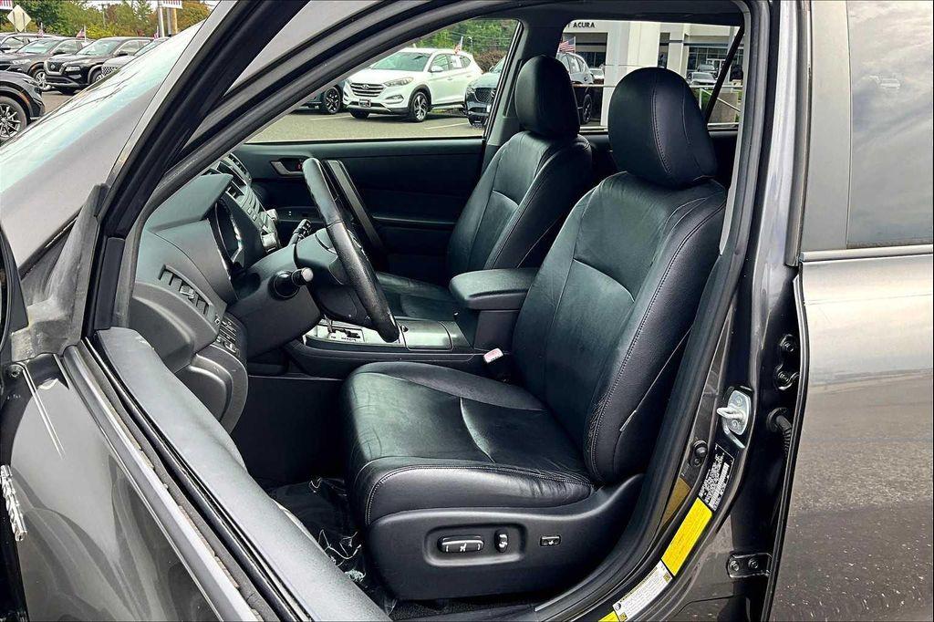 used 2008 Toyota Highlander car, priced at $9,898