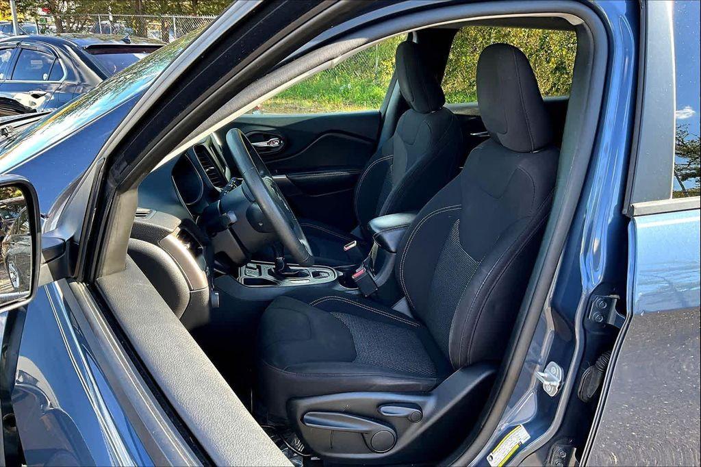 used 2020 Jeep Cherokee car, priced at $14,786