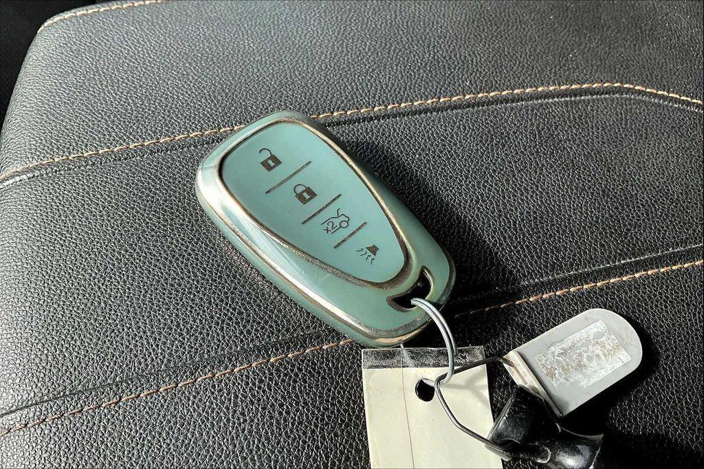 used 2021 Chevrolet Traverse car, priced at $21,392