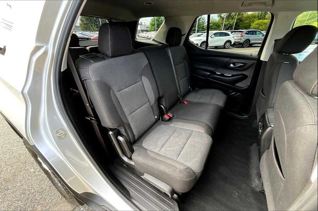 used 2021 Chevrolet Traverse car, priced at $21,392