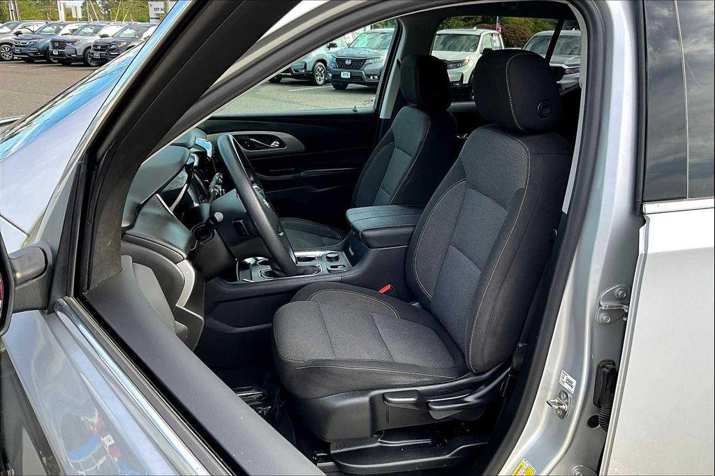 used 2021 Chevrolet Traverse car, priced at $21,392