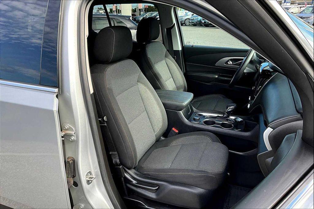 used 2021 Chevrolet Traverse car, priced at $21,392