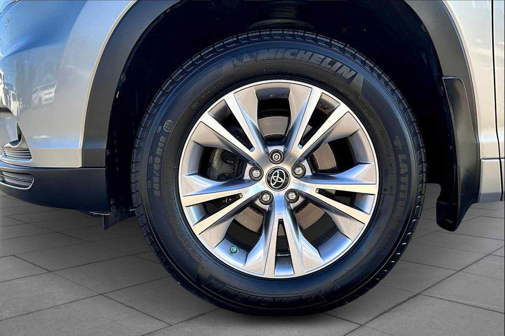 used 2016 Toyota Highlander car, priced at $21,652