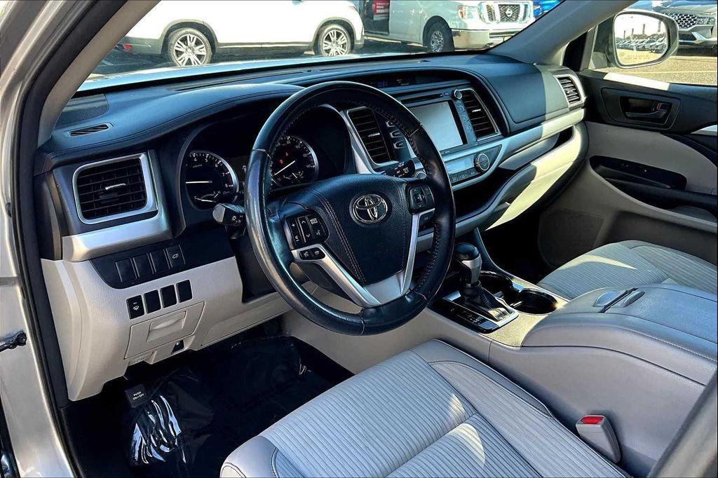 used 2016 Toyota Highlander car, priced at $21,652