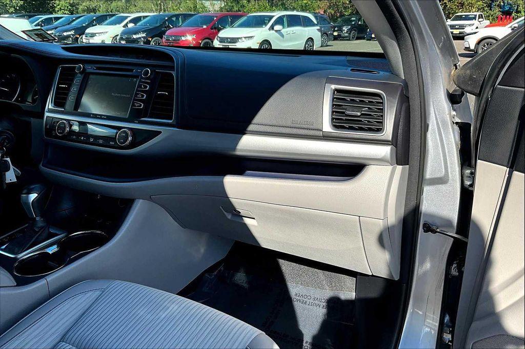 used 2016 Toyota Highlander car, priced at $21,652