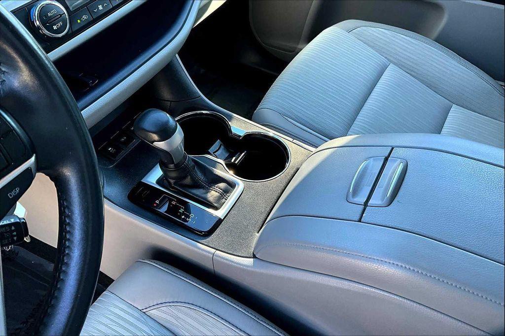 used 2016 Toyota Highlander car, priced at $21,652