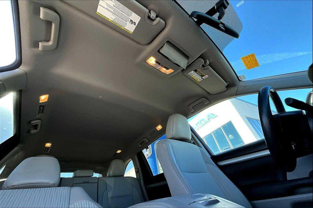 used 2016 Toyota Highlander car, priced at $21,652