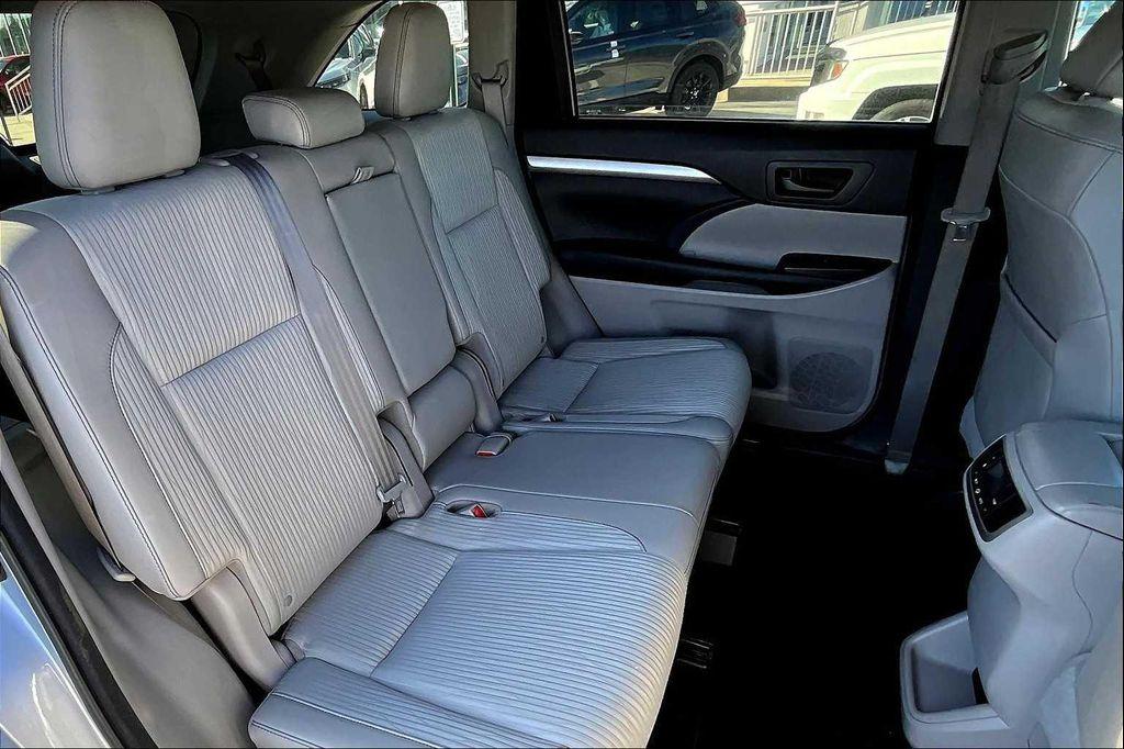 used 2016 Toyota Highlander car, priced at $21,652