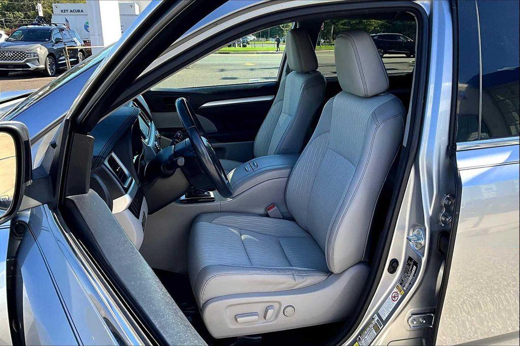 used 2016 Toyota Highlander car, priced at $21,652