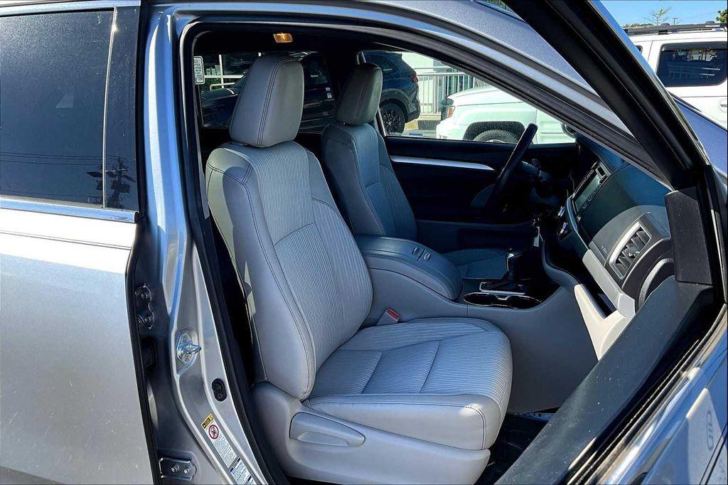 used 2016 Toyota Highlander car, priced at $21,652