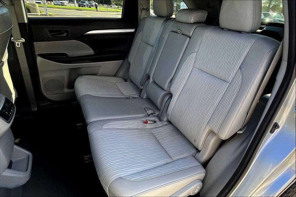 used 2016 Toyota Highlander car, priced at $21,652