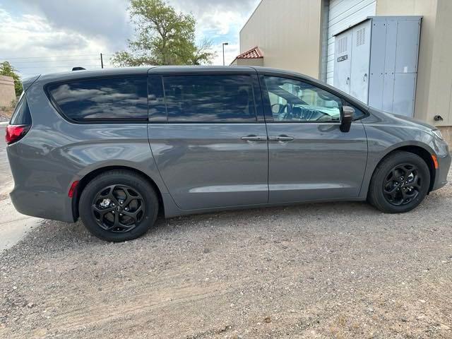 new 2023 Chrysler Pacifica Hybrid car, priced at $47,785