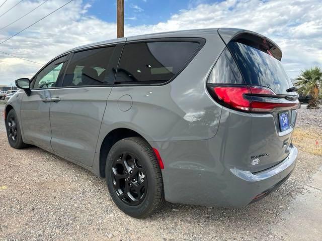 new 2023 Chrysler Pacifica Hybrid car, priced at $47,785