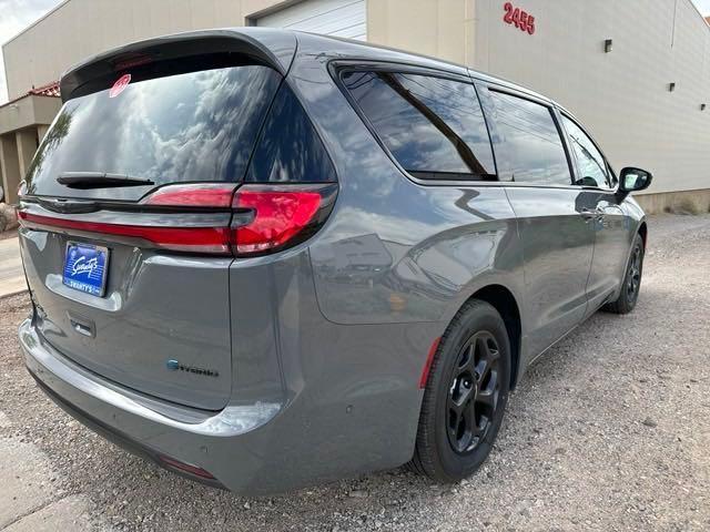 new 2023 Chrysler Pacifica Hybrid car, priced at $47,785