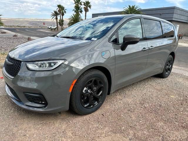 new 2023 Chrysler Pacifica Hybrid car, priced at $47,785