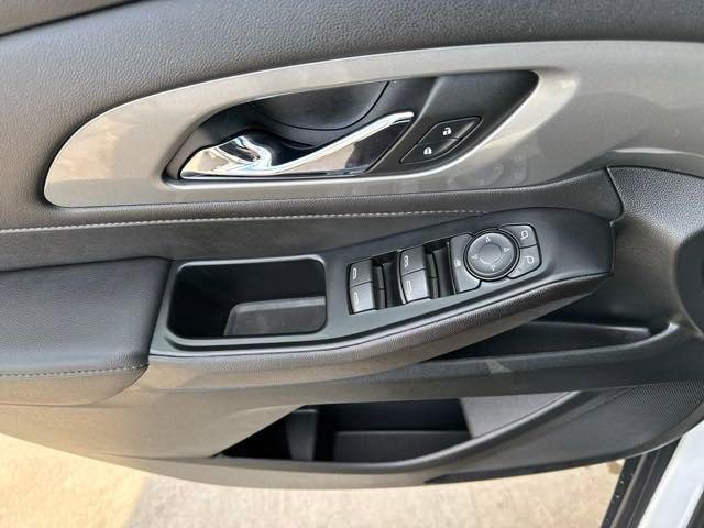 used 2023 Chevrolet Traverse car, priced at $29,968
