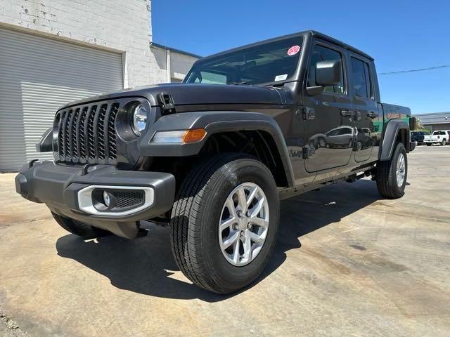 new 2023 Jeep Gladiator car, priced at $41,995