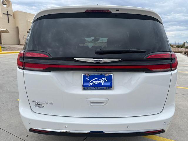 new 2024 Chrysler Pacifica car, priced at $44,350