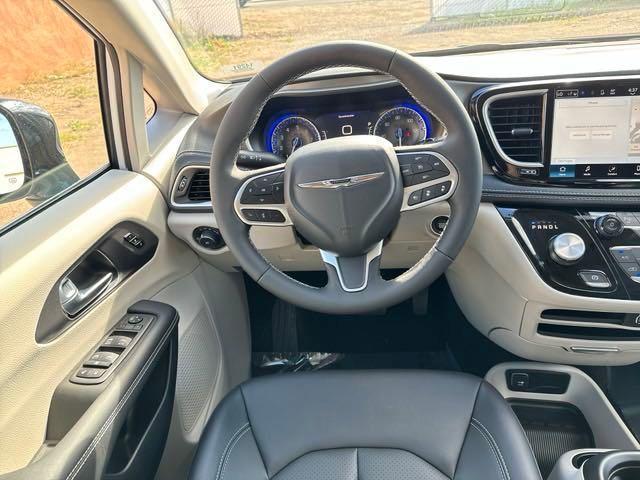 new 2024 Chrysler Pacifica car, priced at $44,350
