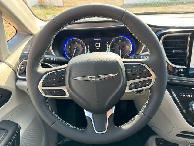 new 2024 Chrysler Pacifica car, priced at $44,350