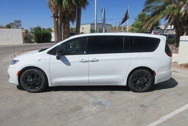 new 2023 Chrysler Pacifica Hybrid car, priced at $54,575