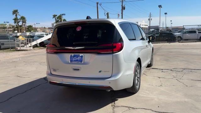 new 2023 Chrysler Pacifica Hybrid car, priced at $47,335