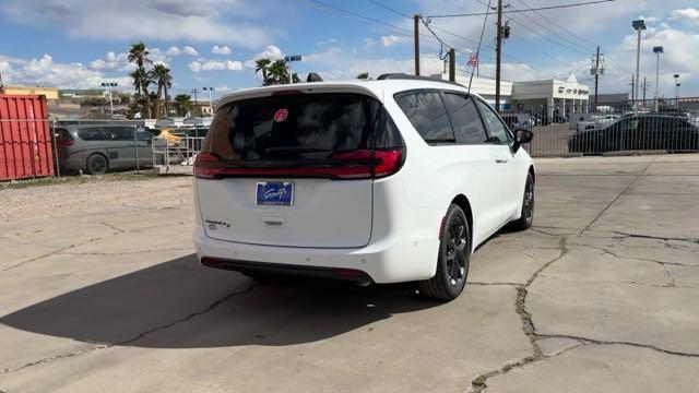 new 2024 Chrysler Pacifica car, priced at $46,390