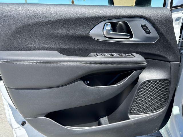 new 2023 Chrysler Pacifica Hybrid car, priced at $38,980