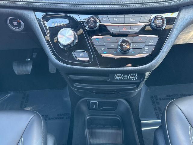 new 2023 Chrysler Pacifica Hybrid car, priced at $38,980