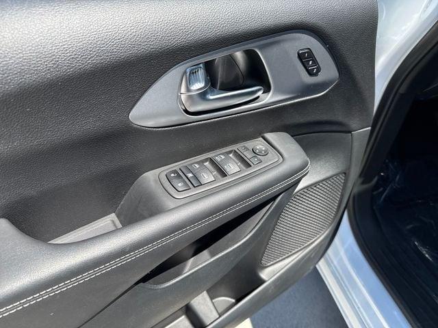 new 2023 Chrysler Pacifica Hybrid car, priced at $38,980