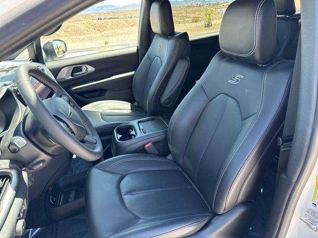 new 2023 Chrysler Pacifica Hybrid car, priced at $38,980