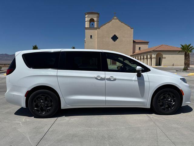 new 2023 Chrysler Pacifica Hybrid car, priced at $38,980
